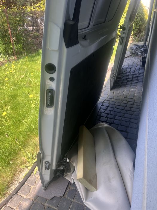 Drzwi boczne prawe suwane sprinter 907  2024
