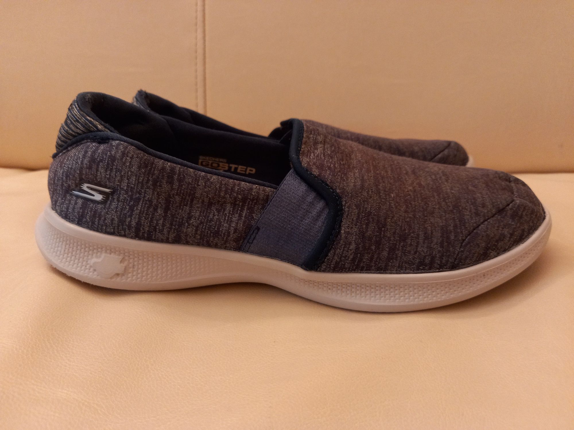 Adidasy Skechers GOSTEP Lite 23,5 cm