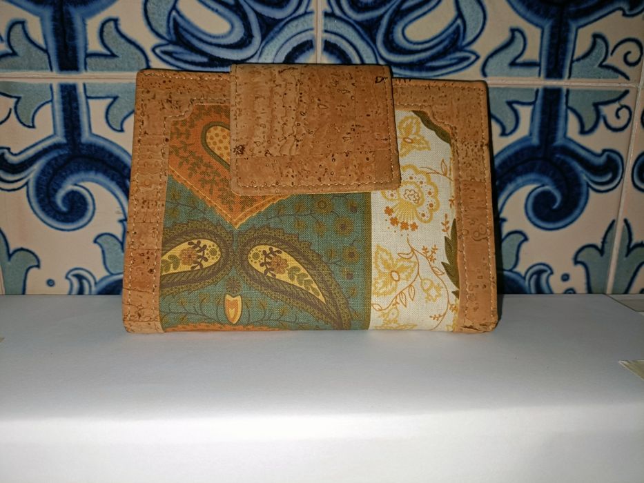 Carteira em cortiça e tecido