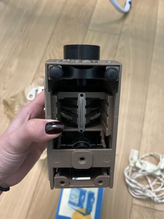 Малогабаритний діапроектор Екран