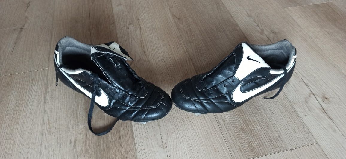 Sprzedam korki wkręty Nike rozmiar 45 29cm skóra