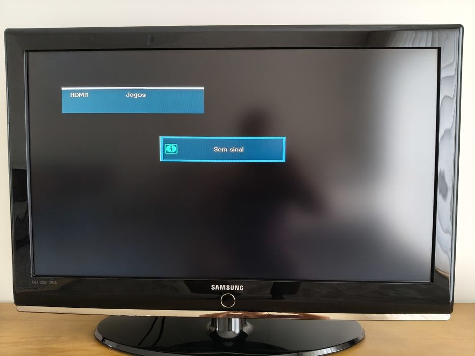 TV Samsung de 43 polegadas e comando como novos