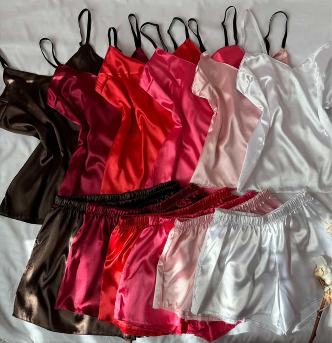 Піжамки жіночі ( атлас , велюр ) халатики