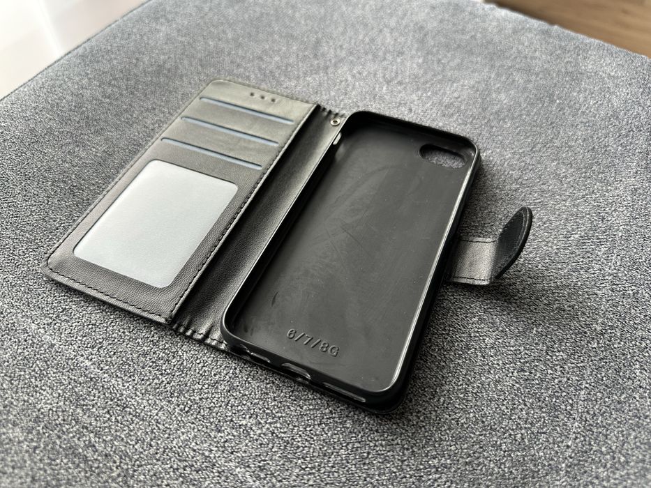 Iphone SE 2020 + etui, ładny stan