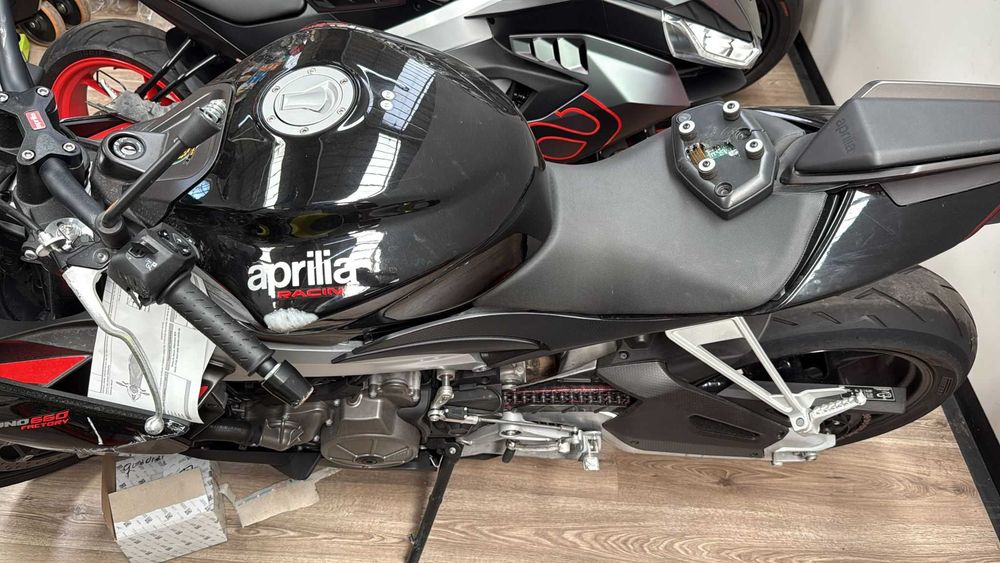 Aprilia tuono 660 factory (acidentada)