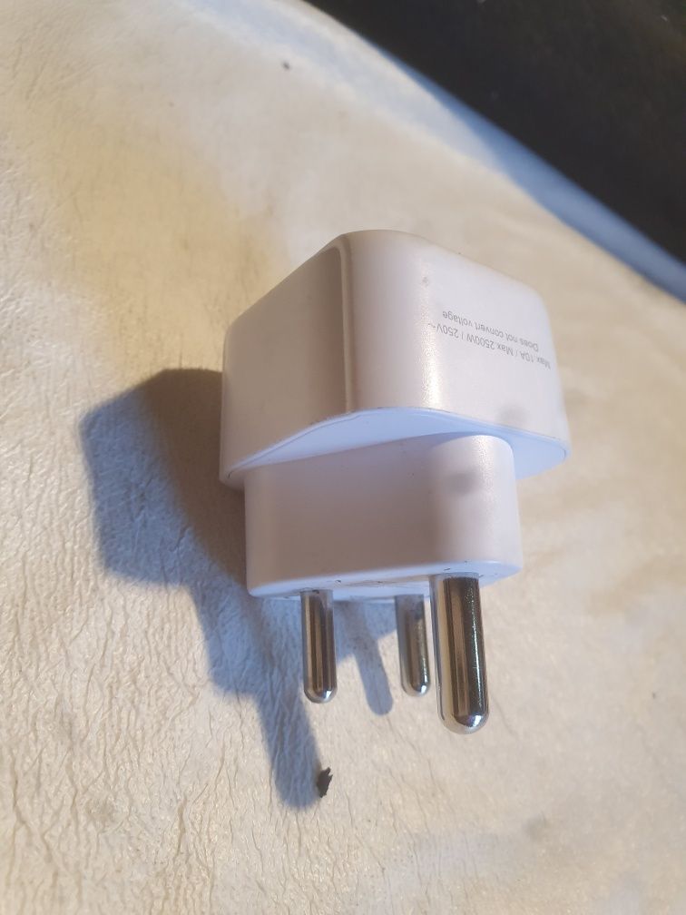 Adapter w Indiach, wtyczka typu D dla Indii, Nepalu, Kongo i Sri Lanki