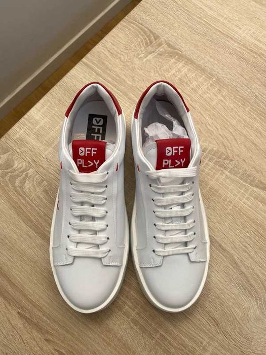 Sapatilhas Off Play, novas, tamanho 42
