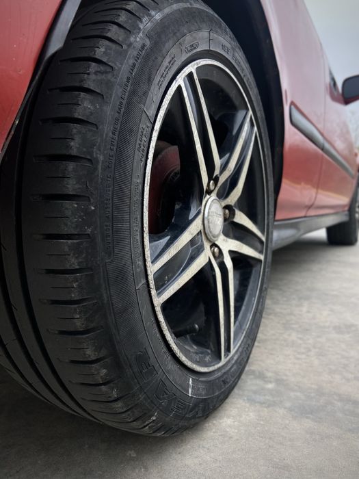 Honda Civic 1.4 на полном ходу