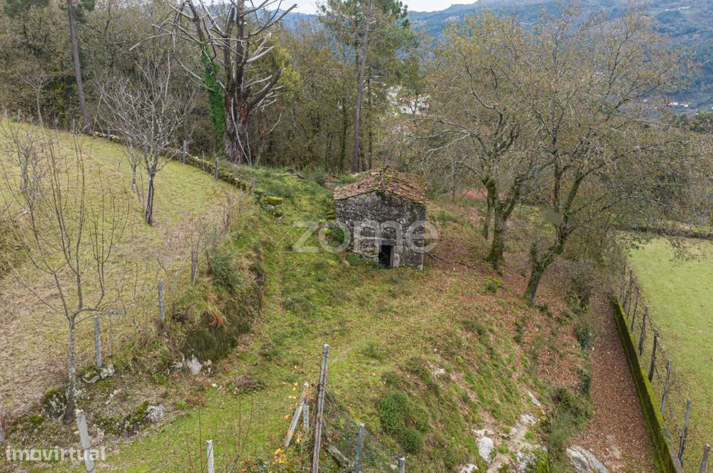 Ruína com Terreno em Gondoriz, Terras de Bouro