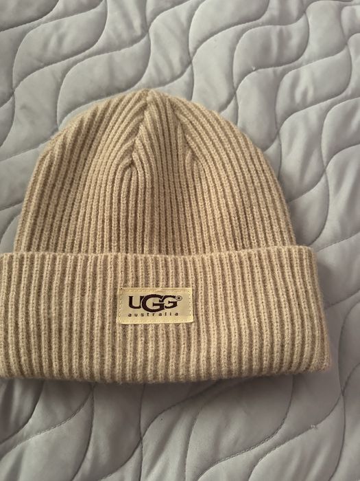 Шапка жіноча UGG