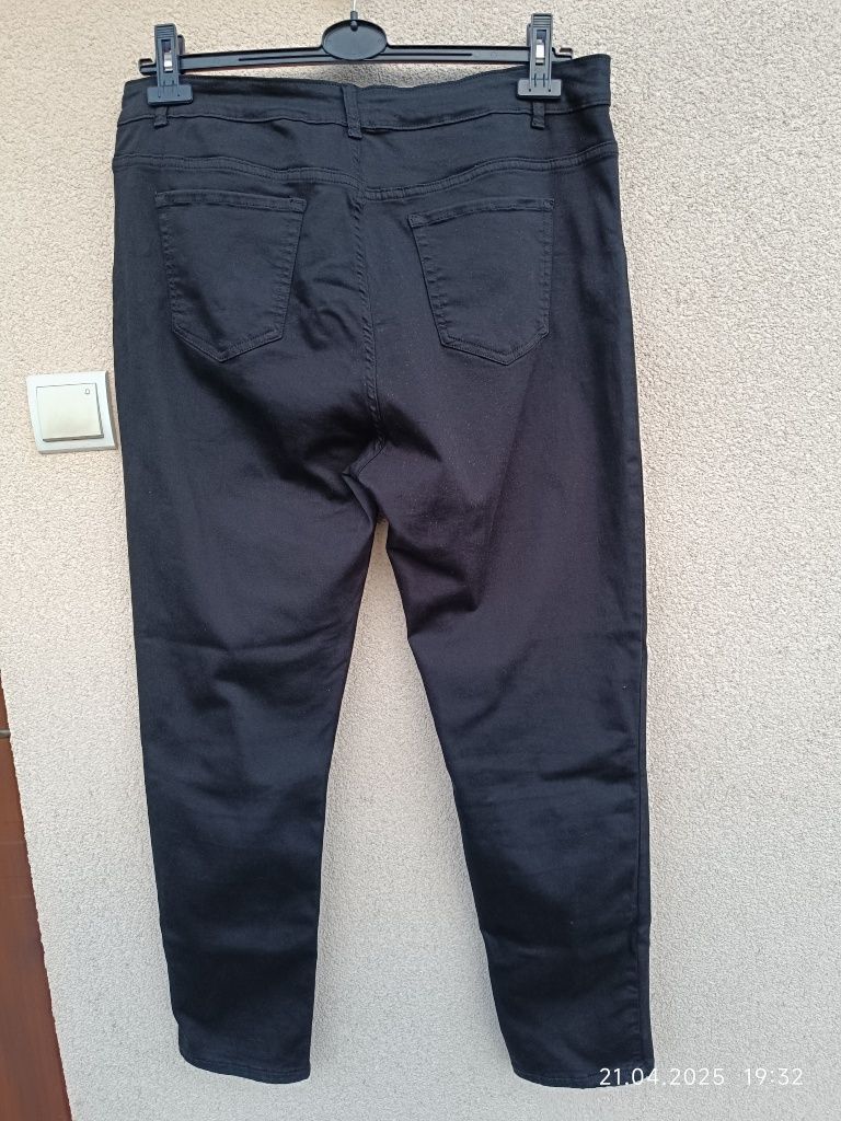 Czarne spodnie jeansowe damskie Dunakeszi r 48