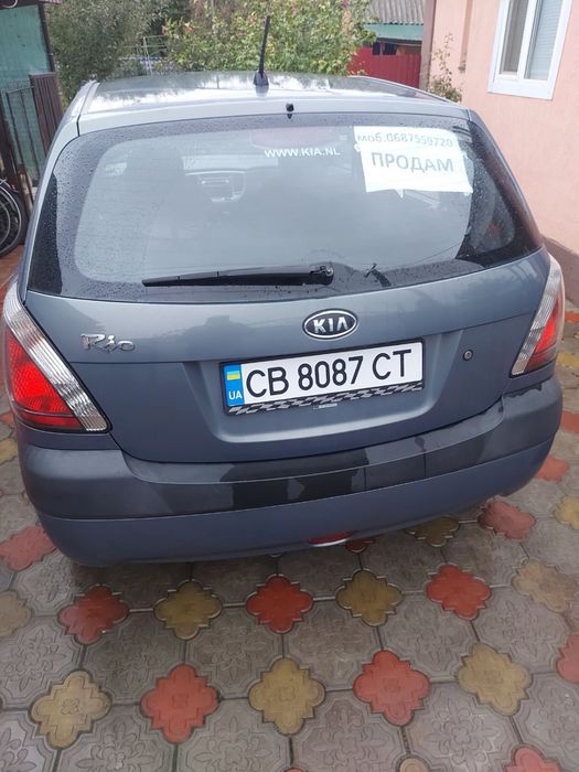 Продам автомобіль Kia Rio