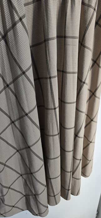 Beżowa sukienka w kratkę