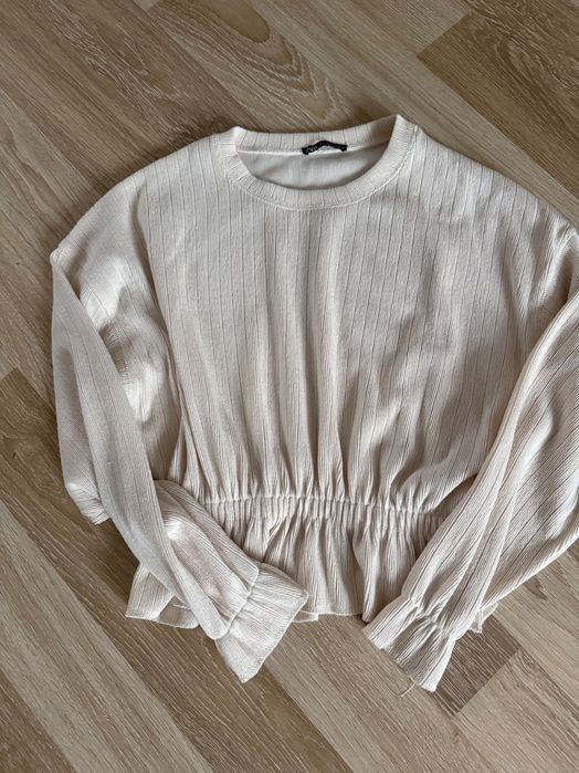 кофта з рюшами zara