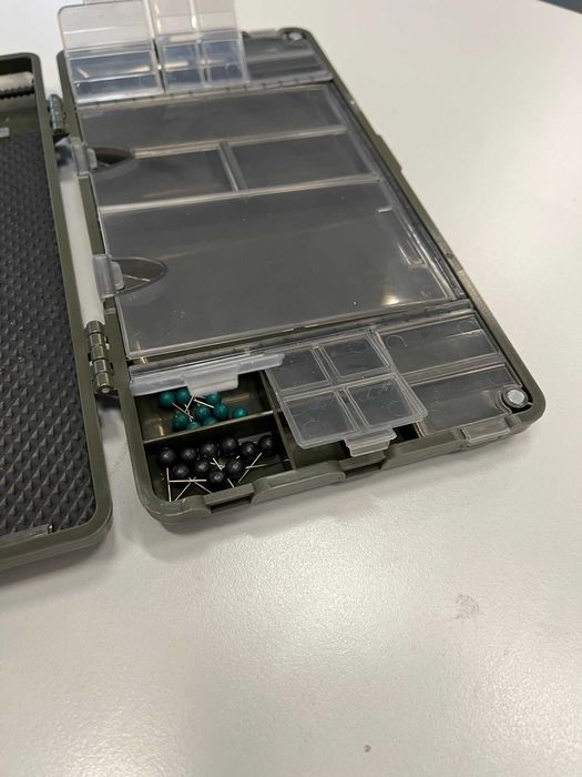 Pudełko na przypony i akcesoria.