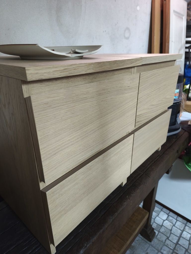 Mesa de cabeceira malm