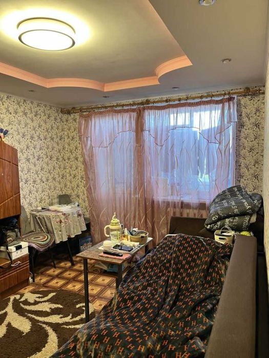 Продам затишну 2-кімнатну квартиру в тихому районі.