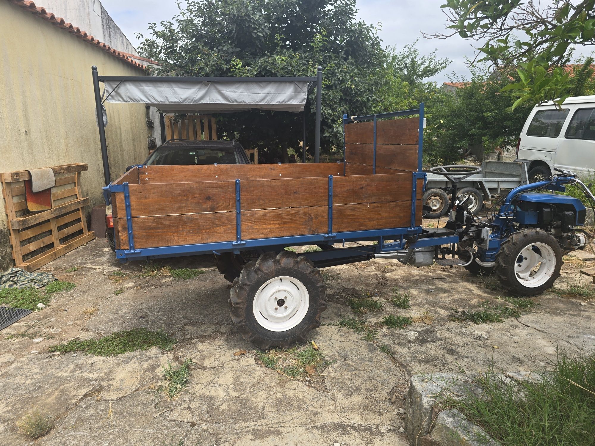 Trator Lombardini com arranque elétrico