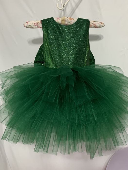 Сукня ялинка на 5-6 рокiв зеленого кольору у садочок на свято