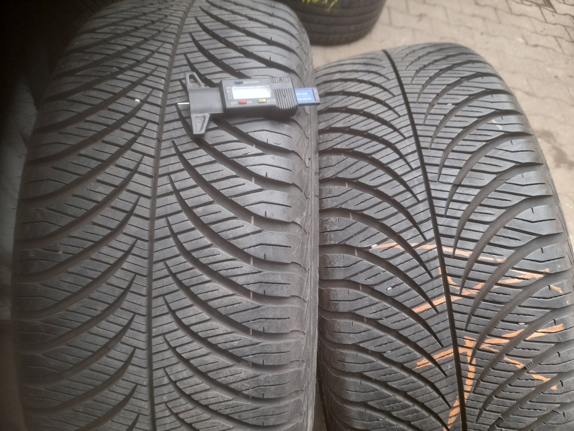 Opony wielosezon 235/55 r17 goodyear vector 4seasons z Niemiec