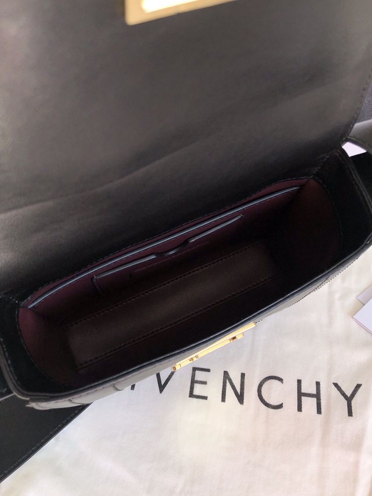 Сумка Givenchy з гладкої шкіри