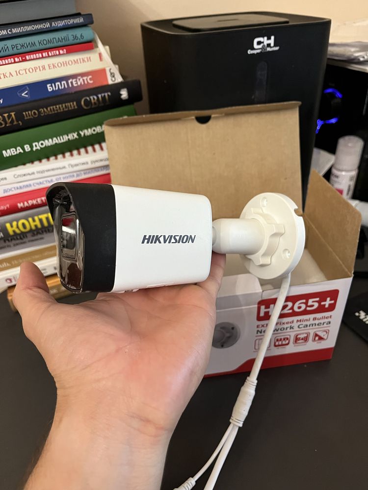 Камера Hikvision з мікрофоном DS-2CD1023G2-IUF(2.8)+ флешка