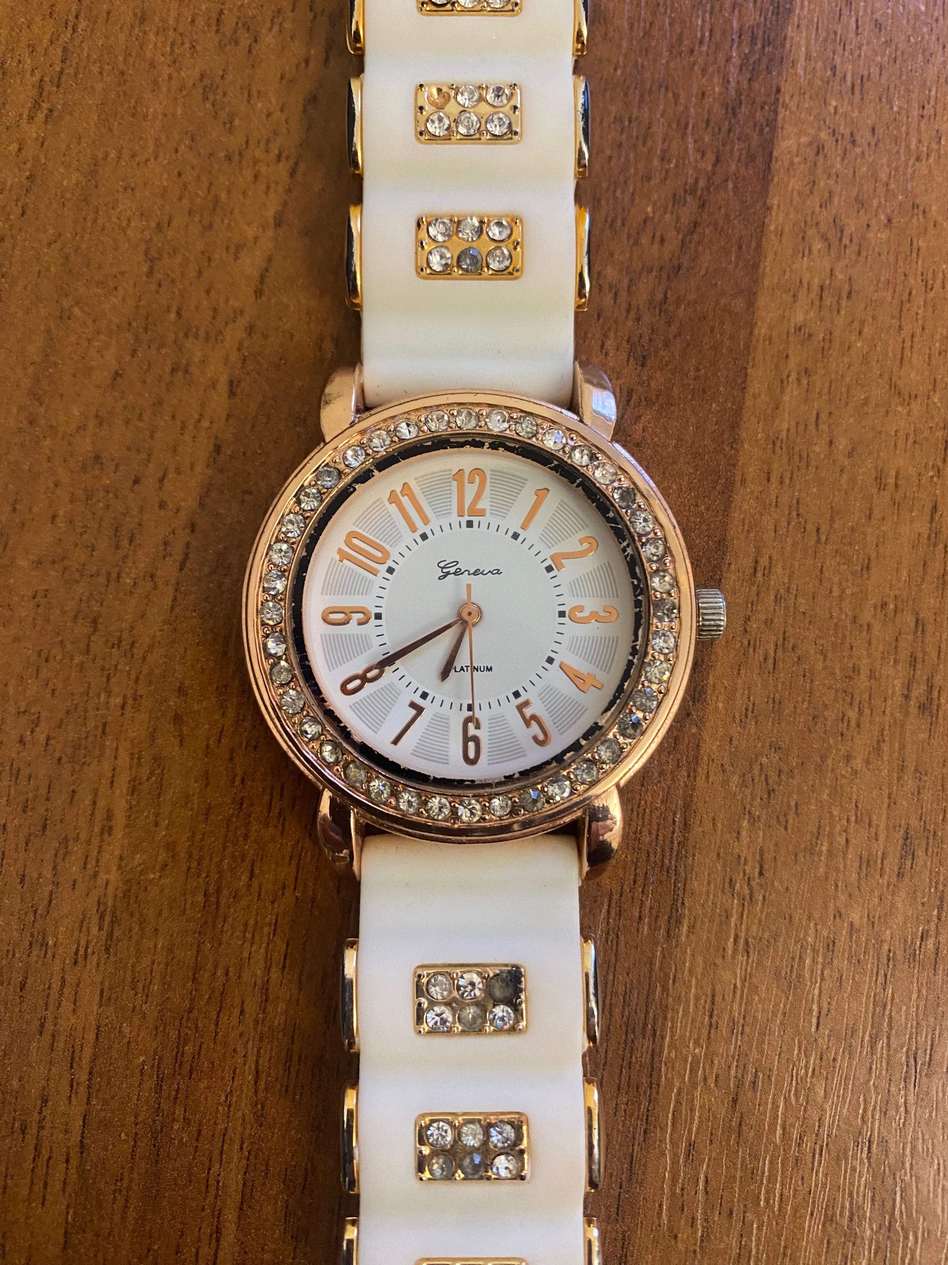 Продам годинник жіночий новий білого кольору часы