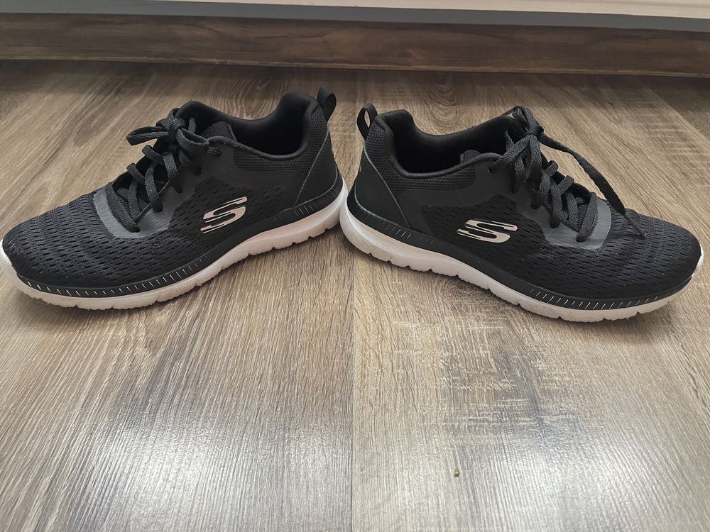 Buty Skechers chłopięce r.36 Znakomite