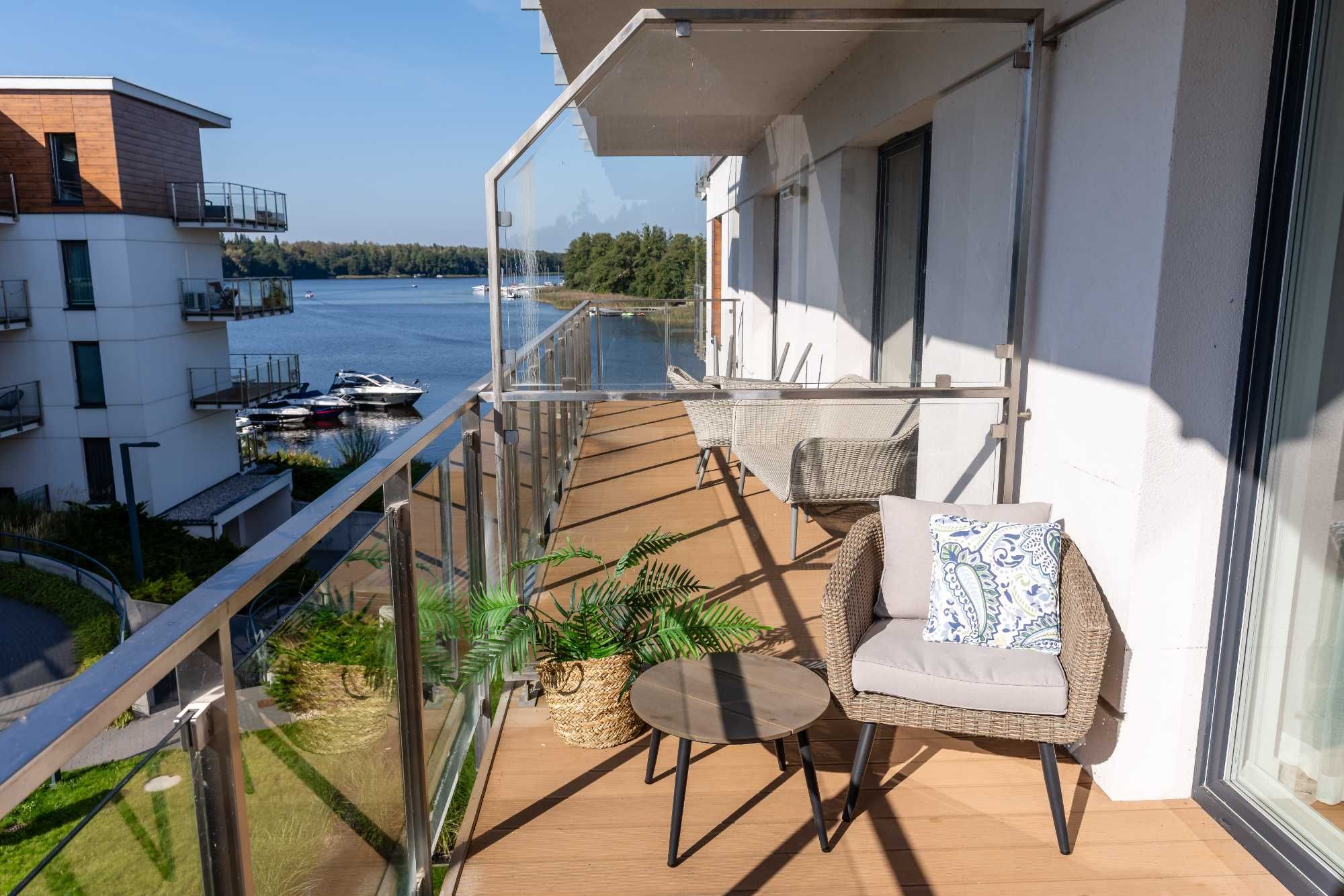 MARINA DELUXE - 80m2, balkon, garaż, widok na jezioro, Mazury, Netflix