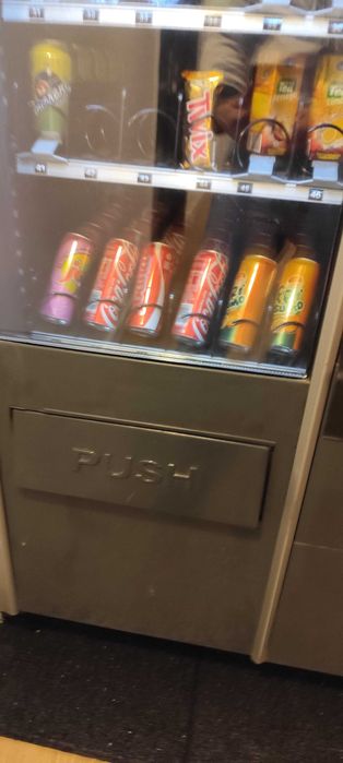 Maquina de vending com moedeiro