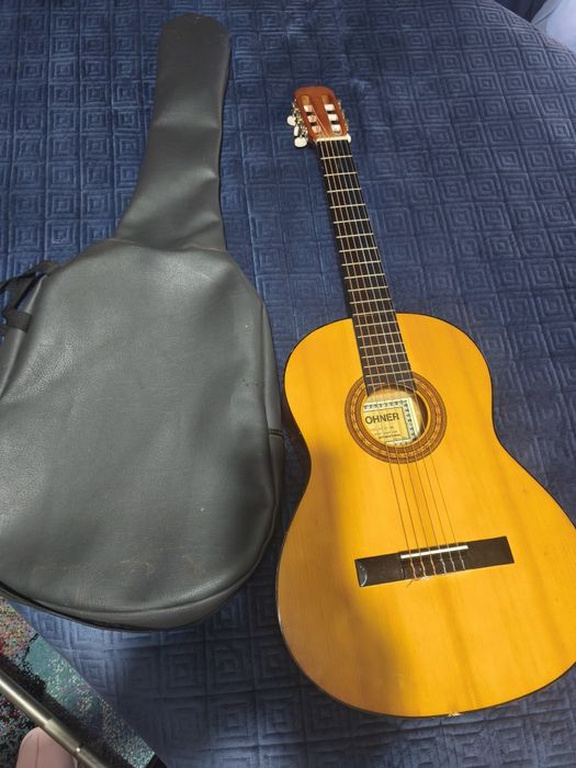 Guitarra Hohner modelo MC-06