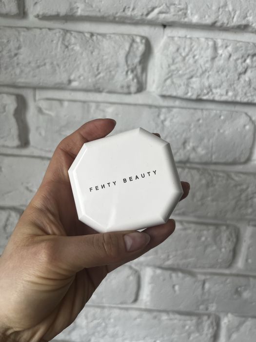 Puder - podkład Fenty Beauty