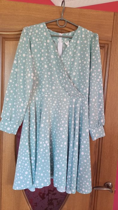 Дитяче плаття в горох.