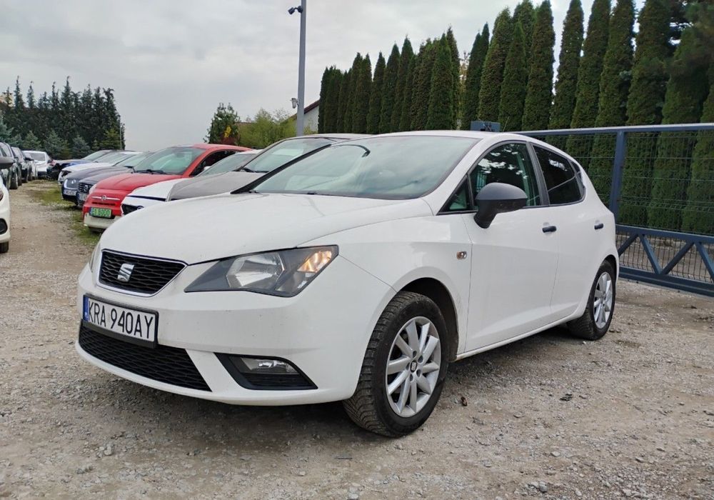 Seat Ibiza 2016r, 1.2 TSI. Lekko uszkodzony prawy tył. Jeździ.
