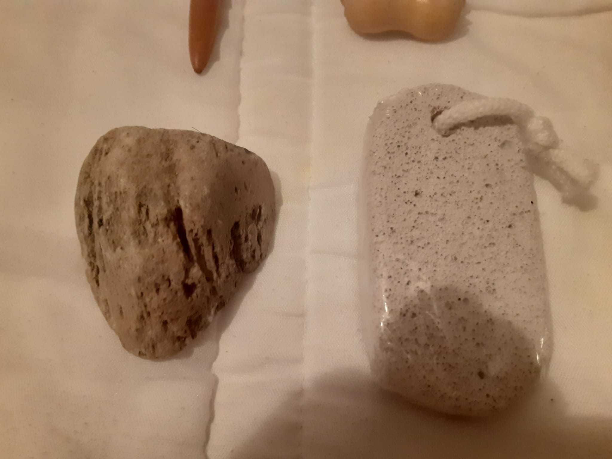 kit massagem de pés e rosto em madeira e 2 pedras-pomes