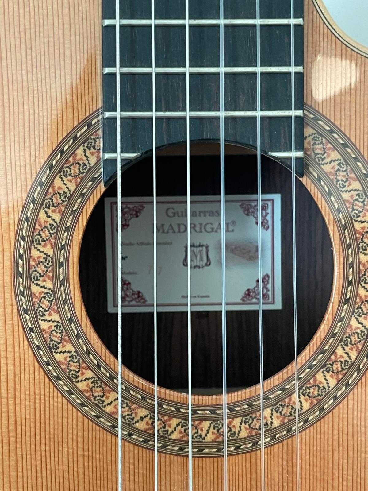 Guitarra Madrigal (Cedro maciço)
