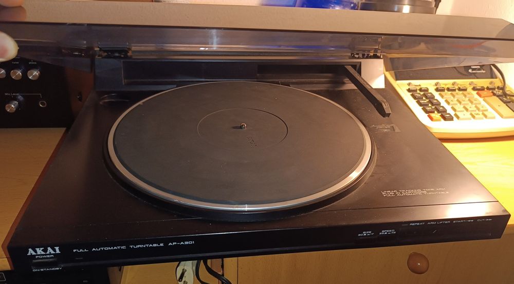 Gira discos Akai