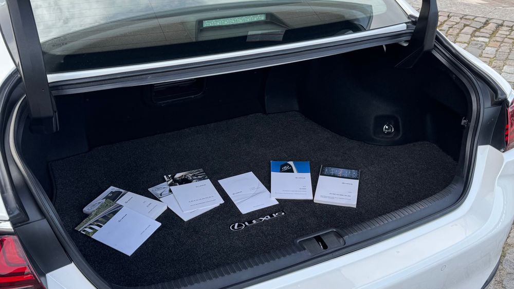 Продам Lexus ES 300 Hybrid 2021 Ідеальний і Максимальний