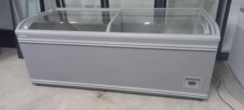 Двухдверні та одинарні холодильні шафи з доставкою, вітрини, морозилка