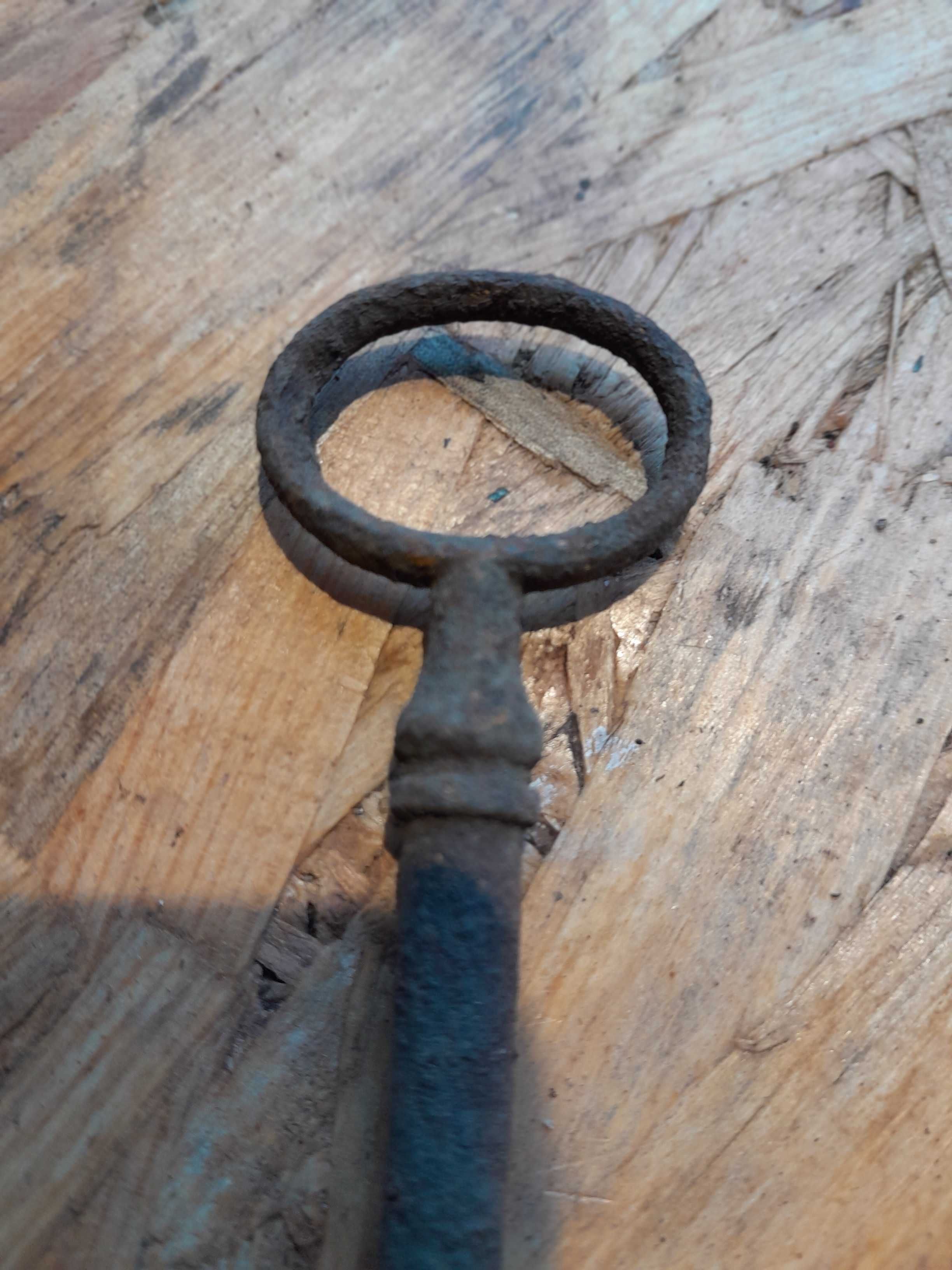 Stary zabytkowy stalowy klucz retro vintage