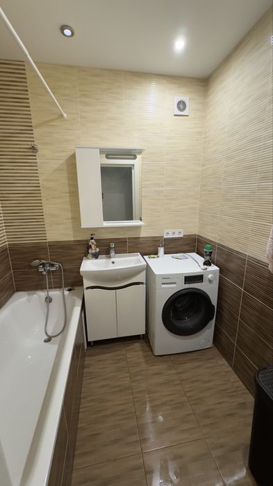 Новая 2 ком. квартира на Алексеевке, 2 мин. метро Перемоги