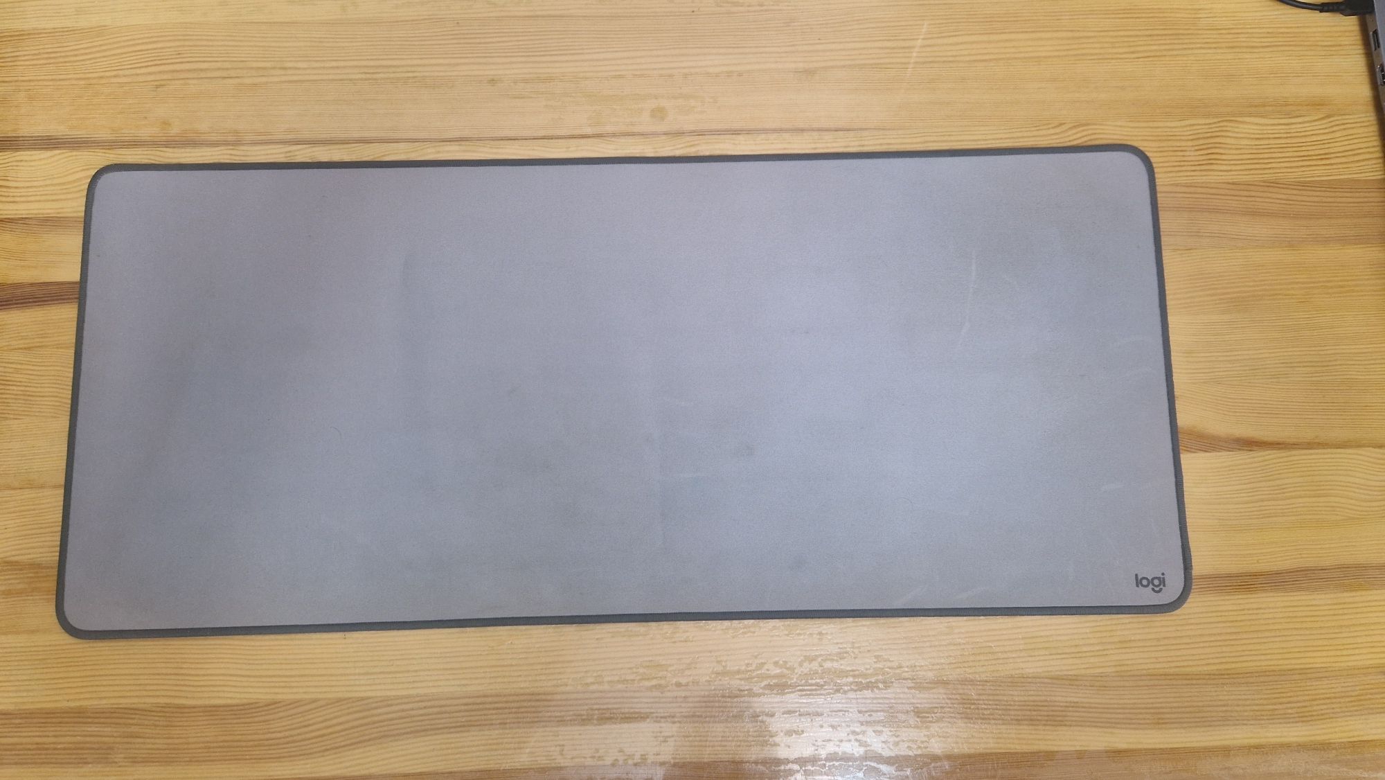 Килимок бу, Ігрова поверхня Logitech Desk Mat Studio Series Mid Grey