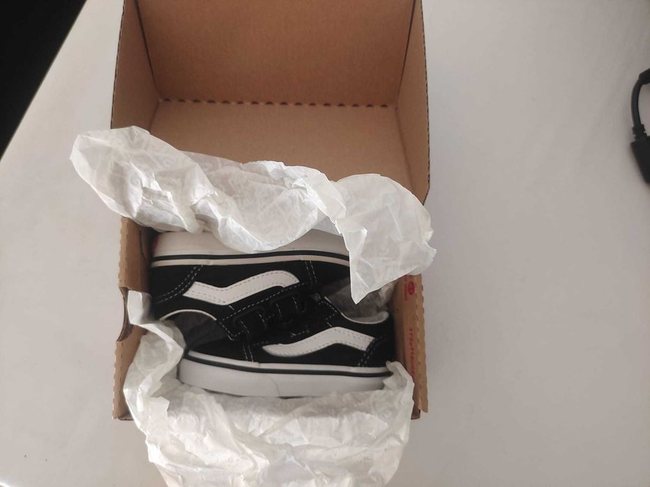 Tenis VANS Bebe pretos NOVOS (tamanho 19)