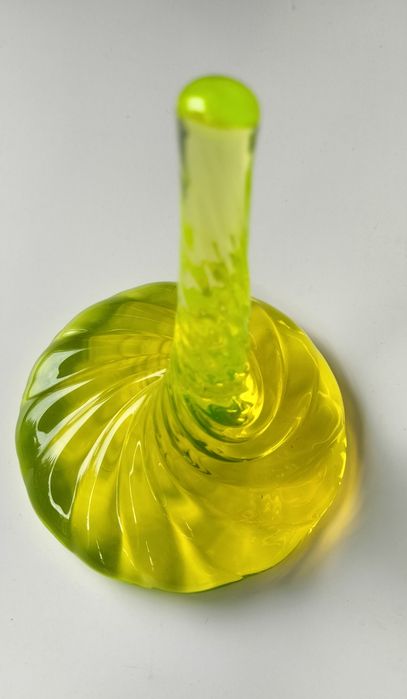 Szkło uranowe, czeskie, stojak na pierścionki