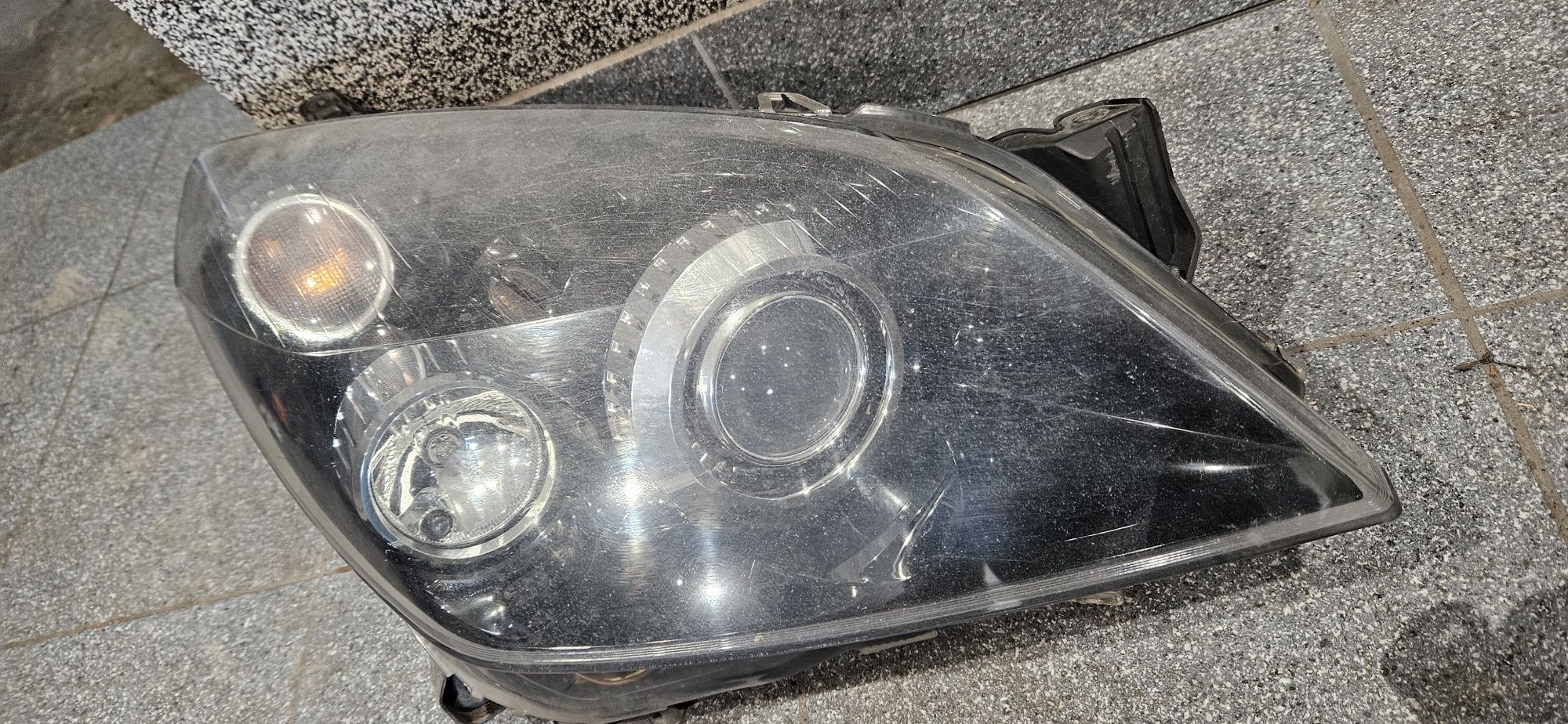 Astra H Lampa Przód Bixenon skretny