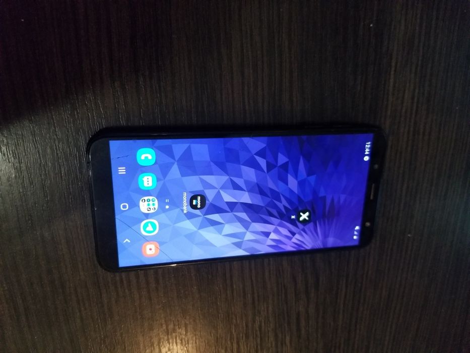 Смартфон Samsung j6 2018