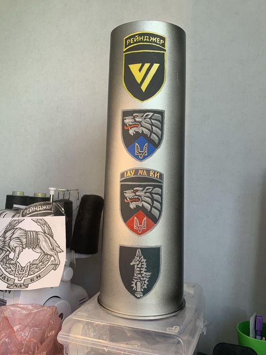 Портрети, гільзи, ручний розпис одягу і сумок