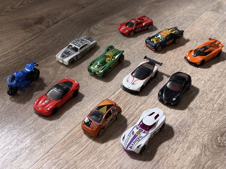 Машинки hot wheels