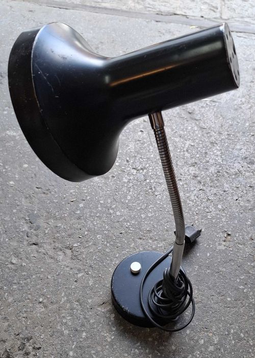 Lampka biurkowa gięta