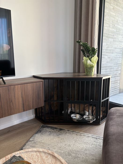 metalowa klatka dla psa z drewna, z obrotowymi miskami